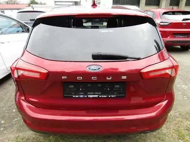 Gebraucht Ford Focus Cool & Connect 125 PS (91 kW) 2019 Rot Kombi