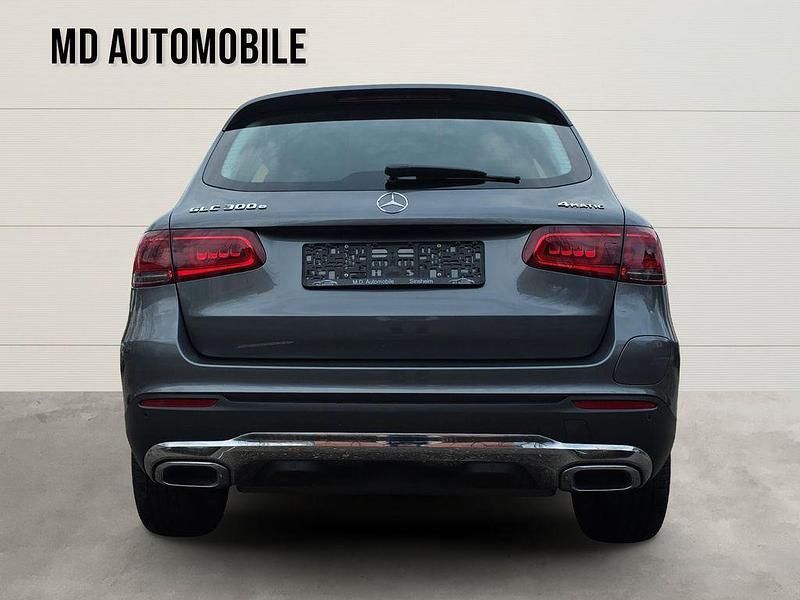 Gebraucht Mercedes GLC300e 320 PS (235 kW) 2021 Selenitgrau SUV
