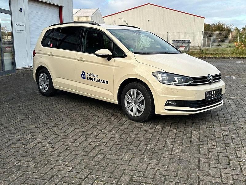 Beige Gebraucht 2022 VW Touran Van / Kleinbus | 15.450 € (Superpreis) - Bild 1/4