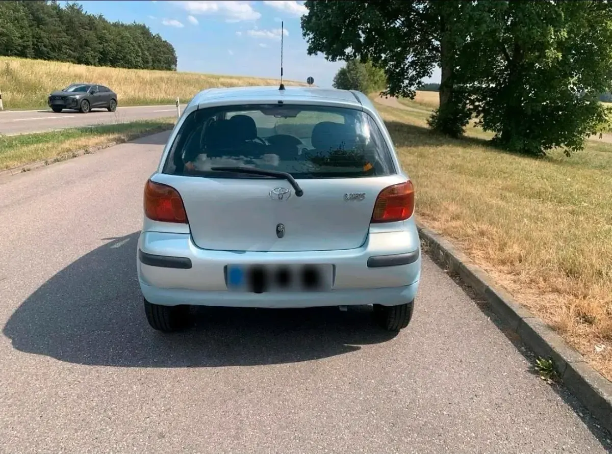 Gebraucht Toyota Yaris 65 PS (47 kW) 2003 Blau Kleinwagen