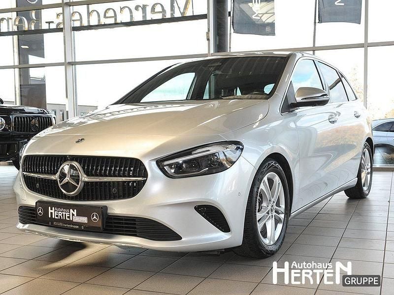 Iridiumsilber Gebraucht 2023 Mercedes 200 Progressive Limousine | 27.900 € (Guter Preis) - Bild 1/4