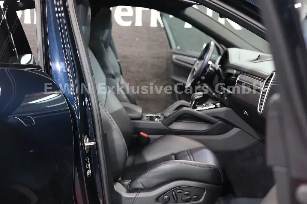 Gebraucht Porsche Cayenne E-Hybrid Coupe Platinum Edition 462 PS (339 kW) 2023 Blau SUV