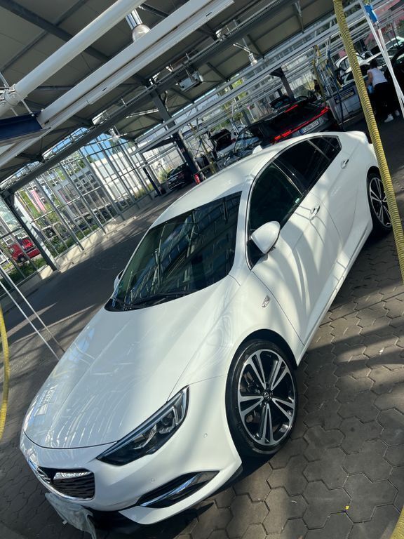 Weiß Gebraucht 2018 Opel Insignia Dynamic Limousine | 13.500 € (Guter Preis) - Bild 1/4