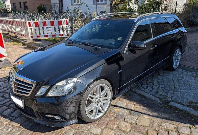 Schwarz Gebraucht 2009 Mercedes E350 Kombi | 8.300 € (Fairer Preis) - Bild 1/4