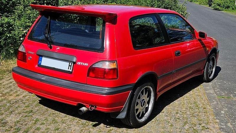 Gebraucht Nissan Sunny 220 PS (161 kW) 1992 Rot Limousine