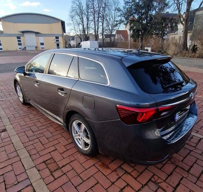 Gebraucht Toyota Avensis Executive 147 PS (108 kW) 2017 Grau Kombi