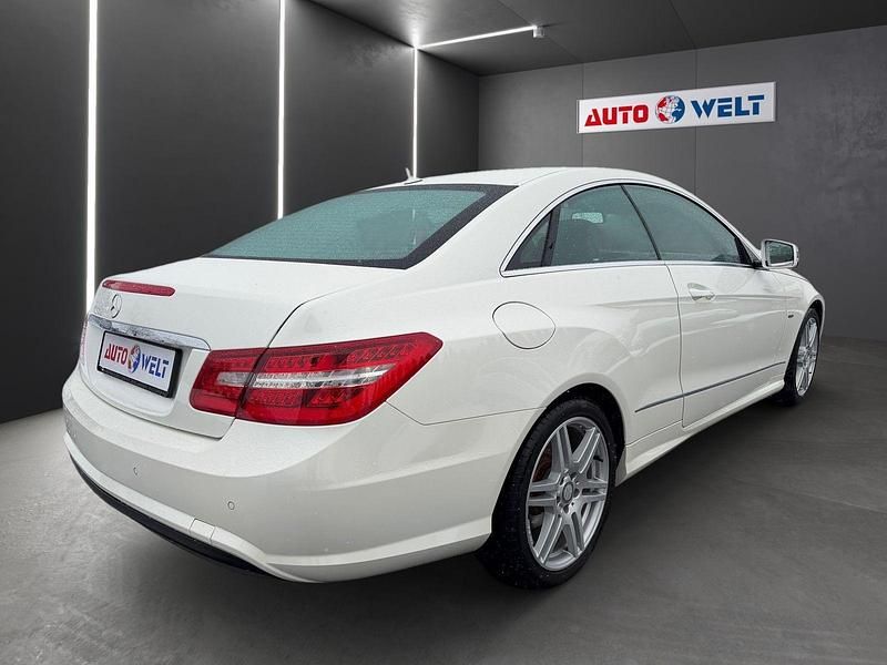 Gebraucht Mercedes E250 Avantgarde 204 PS (150 kW) 2011 Weiß Coupé