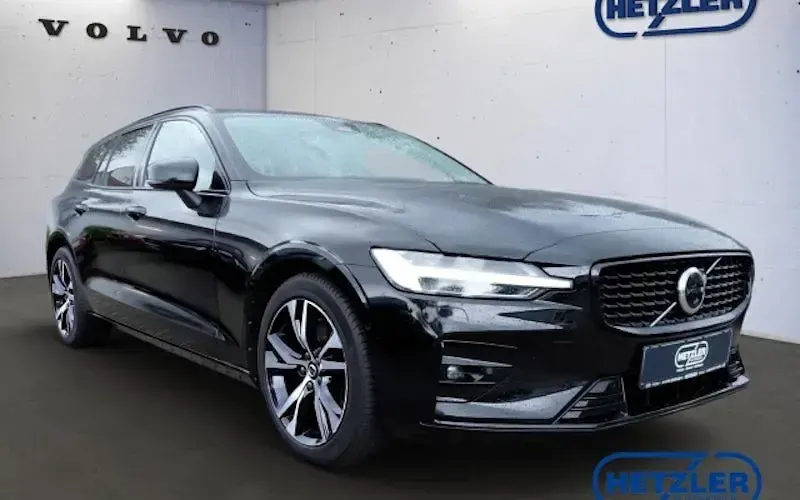 Gebraucht Volvo V60 Plus 197 PS (144 kW) 2022 Black solid stone / solid Kombi