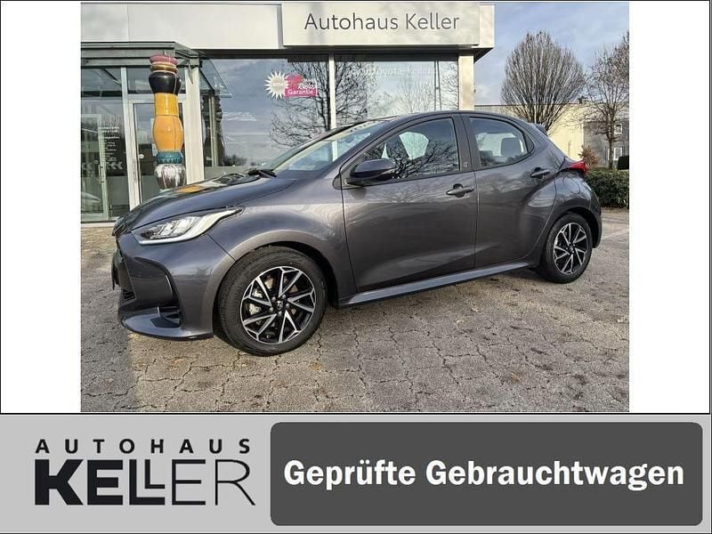 Gebraucht Toyota Yaris Hybrid Team 116 PS (85 kW) 2023 Grau Limousine