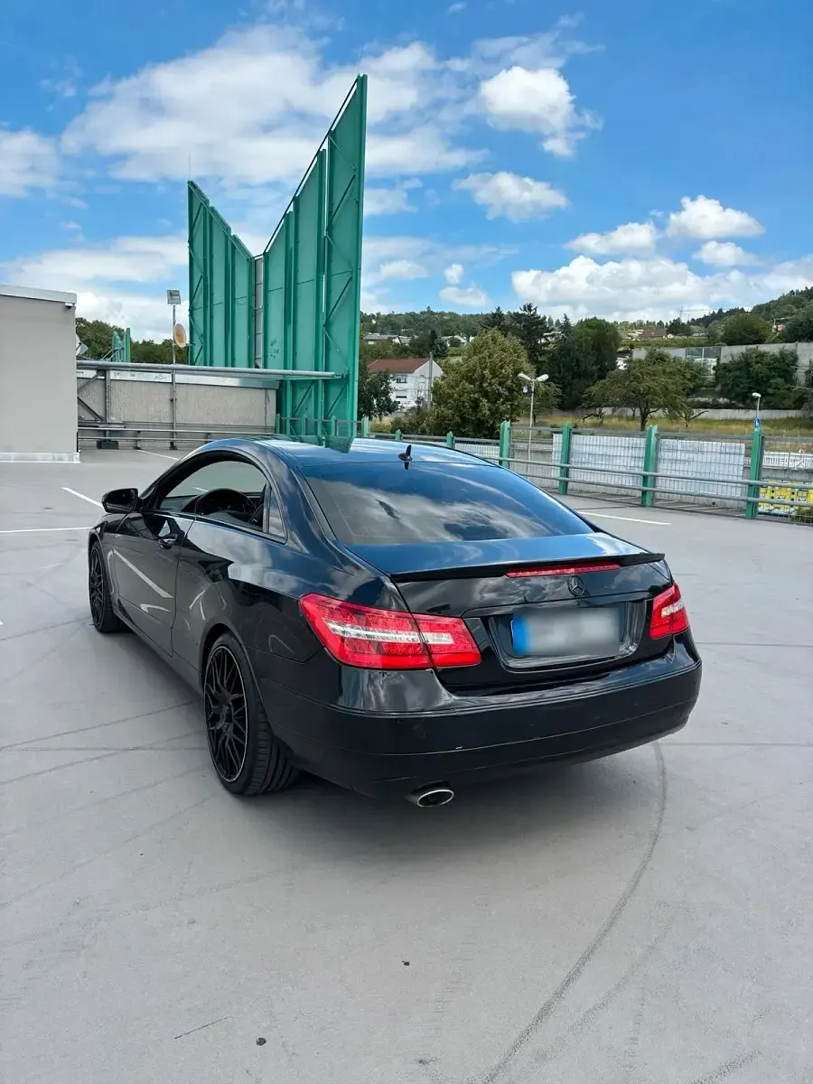 Gebraucht Mercedes E250 204 PS (150 kW) 2009 Schwarz Coupé