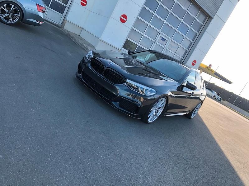Gebraucht BMW M550 462 PS (339 kW) 2017 Grau Limousine