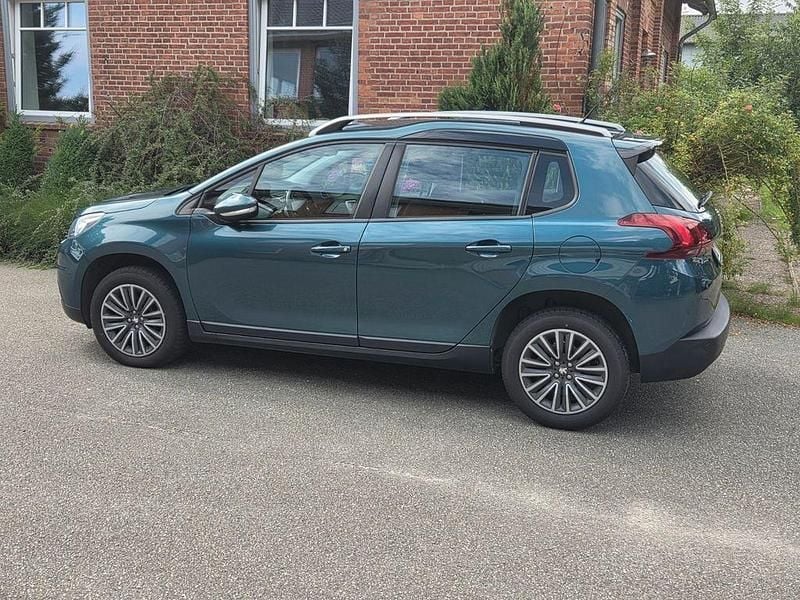 Grün Gebraucht 2017 Peugeot 2008 Active SUV | 7.399 € (Guter Preis) - Bild 1/4