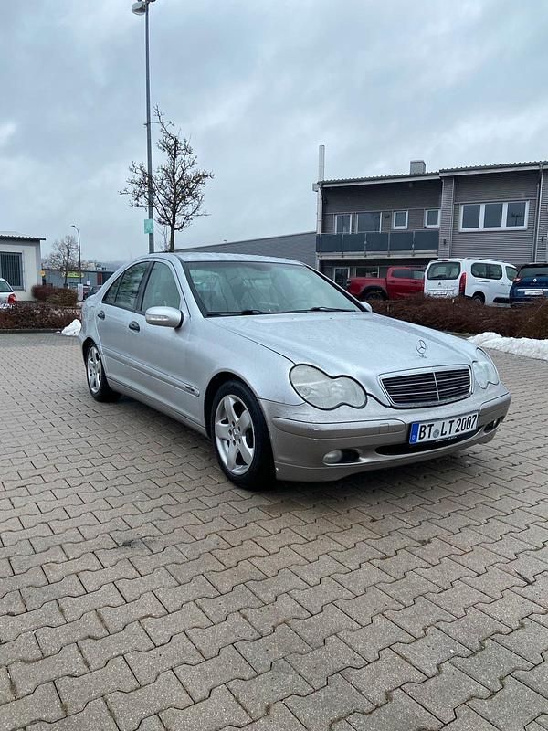 Gebraucht Mercedes C200 116 PS (85 kW) 2002 Silber Limousine