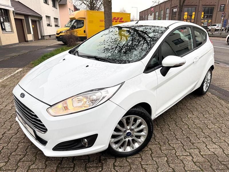 Gebraucht Ford Fiesta 75 PS (55 kW) 2013 Weiß Kleinwagen