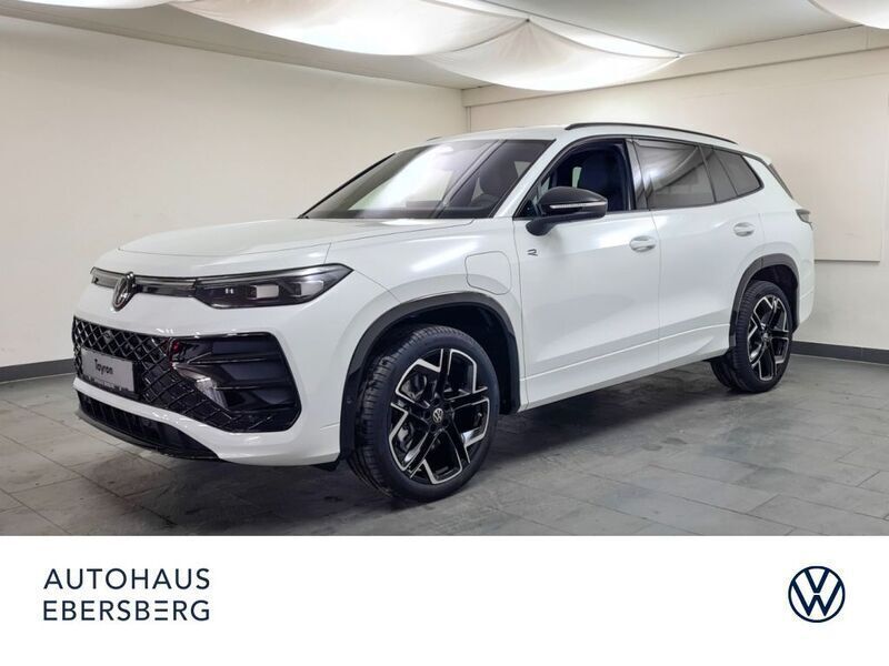 Pure white Neu 2025 VW Tayron R-line SUV | 71.120 € - Bild 1/4