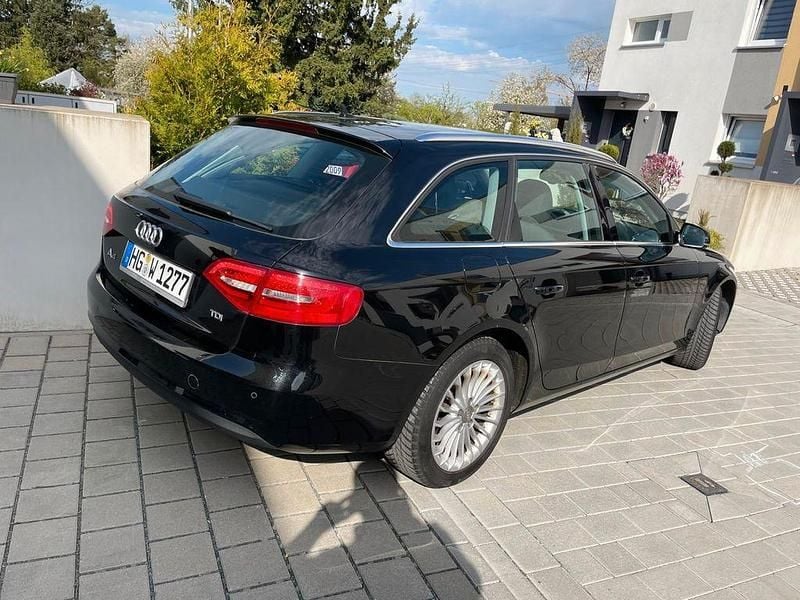 Gebraucht Audi A4 Attraction 120 PS (88 kW) 2014 Schwarz Kombi