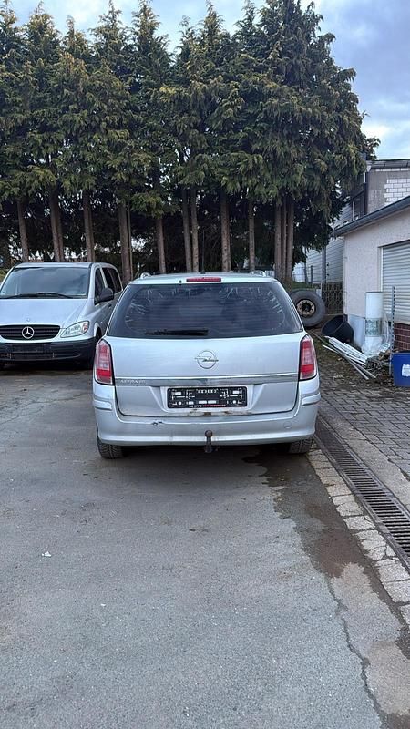 Gebraucht Opel Astra 103 PS (75 kW) 2005 Silber Kombi