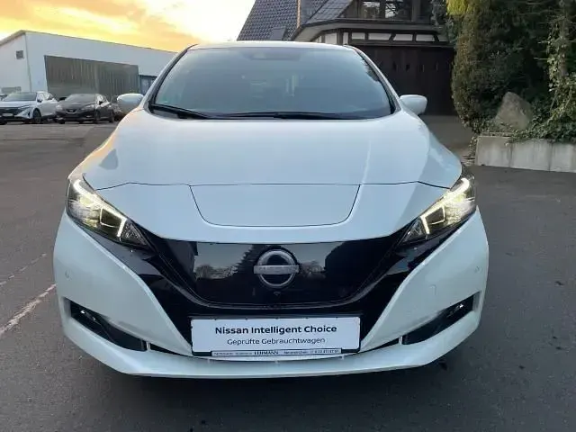 Gebraucht Nissan Leaf N-Connecta 110 kW (150 PS) 2022 Weiß Kleinwagen