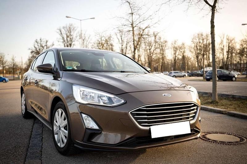Gebraucht Ford Focus Trend 125 PS (91 kW) 2018 Braun Limousine