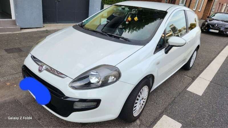 Weiß Gebraucht 2011 Fiat Grande Punto Kleinwagen | 3.800 € (Teuer) - Bild 1/4