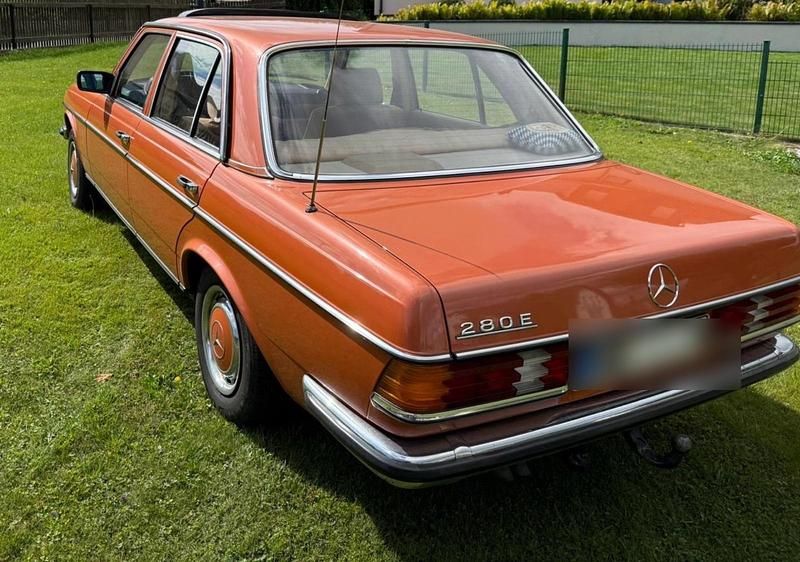 Gebraucht Mercedes E280 185 PS (136 kW) 1981 Orange Limousine