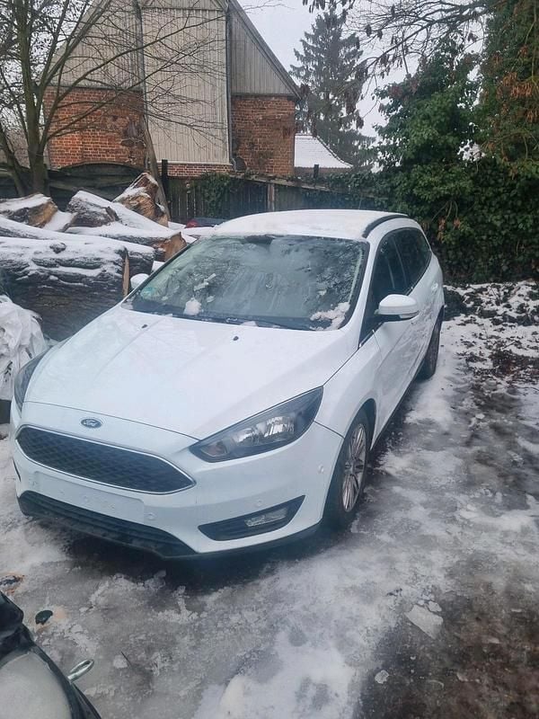 Gebraucht Ford Focus 100 PS (73 kW) 2018 Weiß Kombi