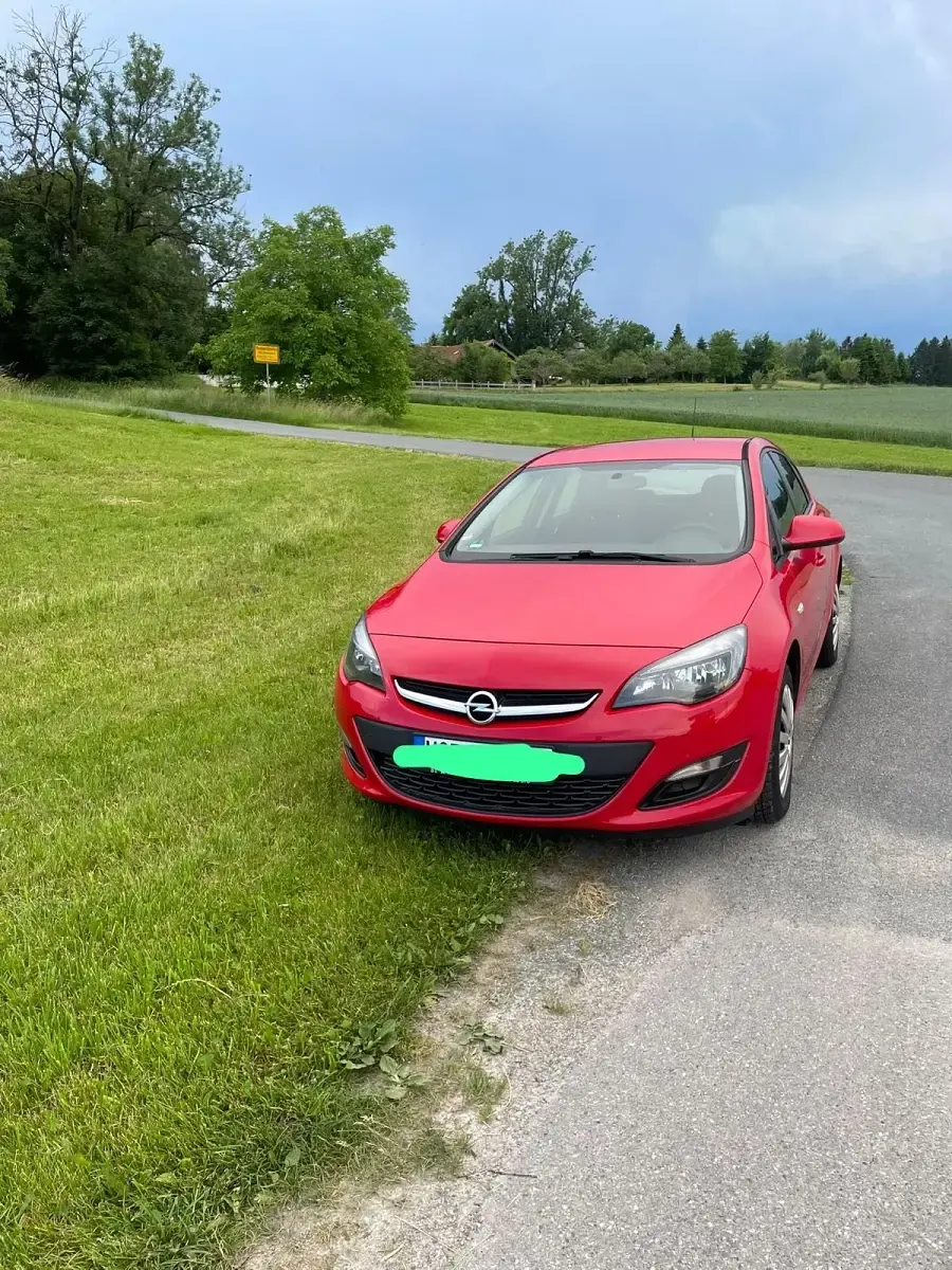 Gebraucht Opel Astra 116 PS (85 kW) 2013 Rot Kleinwagen