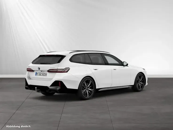 Gebraucht BMW 540 M Sport 303 PS (222 kW) 2025 Alpinweiß iii Kombi