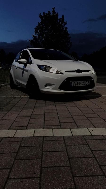 Gebraucht Ford Fiesta 82 PS (60 kW) 2009 Weiß Kleinwagen