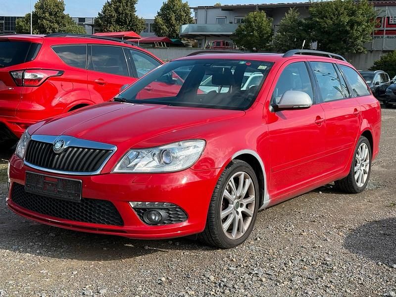 Rot Gebraucht 2011 Skoda Octavia RS Kombi | 3.300 € (Superpreis) - Bild 1/4