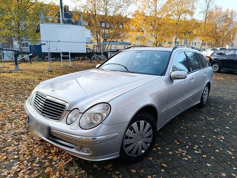 Silber Gebraucht 2004 Mercedes E320 Avantgarde Kombi | 7.800 € (Teuer) - Bild 1/4