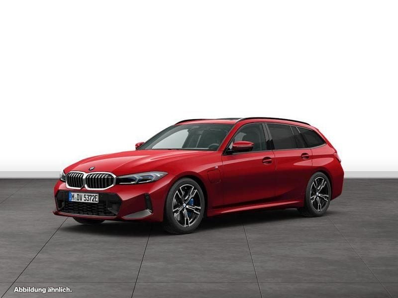 Gebraucht BMW 330e M Sport 292 PS (214 kW) 2025 Rot Kombi