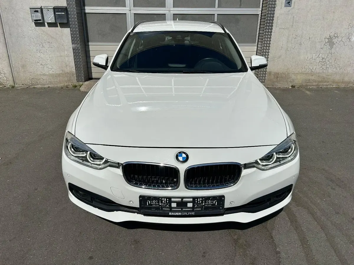 Gebraucht BMW 318 Advantage 150 PS (110 kW) 2018 Weiß Kombi