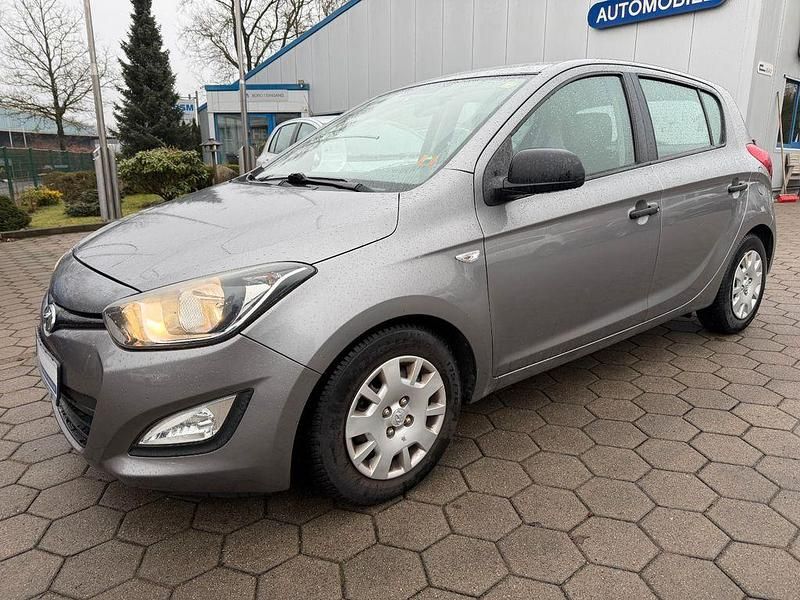 Gebraucht Hyundai i20 Trend 101 PS (74 kW) 2013 Grau Limousine