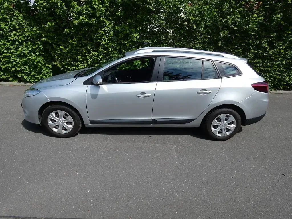 Gebraucht Renault Mégane Expression 110 PS (80 kW) 2010 Silber Limousine