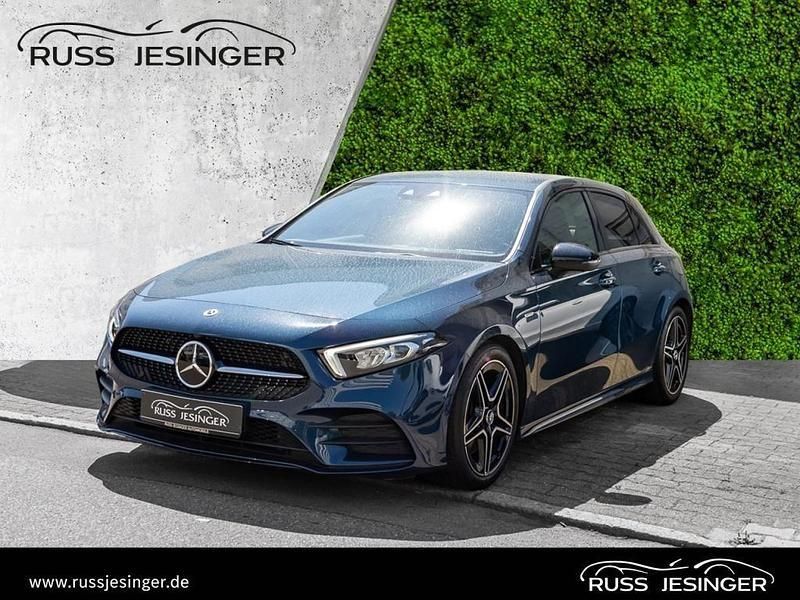 Blau Gebraucht 2020 Mercedes A250 AMG Limousine | 33.480 € (Etwas zu teuer) - Bild 1/3