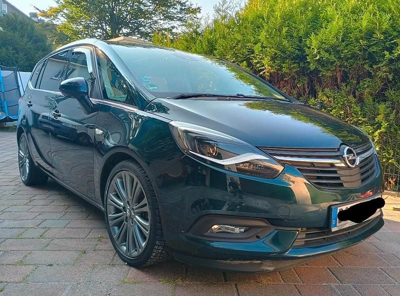 Grün Gebraucht 2017 Opel Zafira Van / Kleinbus | 16.500 € (Etwas zu teuer) - Bild 1/4