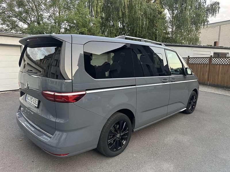 Second-hand VW Multivan Style 150 CP (110 kW) 2023 Gri Monovolum
