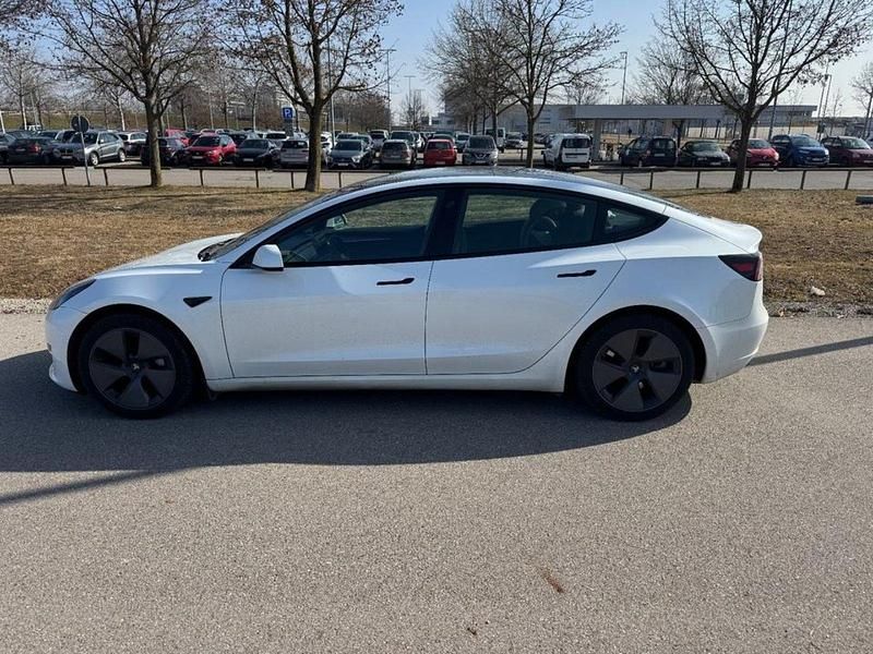 Weiß Gebraucht 2021 Tesla Model 3 Standard Range Limousine | 30.000 € (Teuer) - Bild 1/2