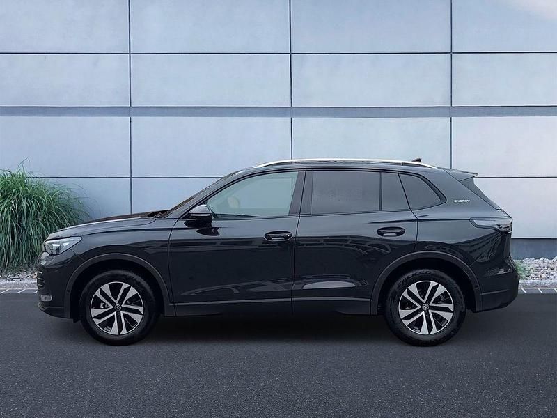 Neu VW Tiguan 150 PS (110 kW) 2026 Grau SUV