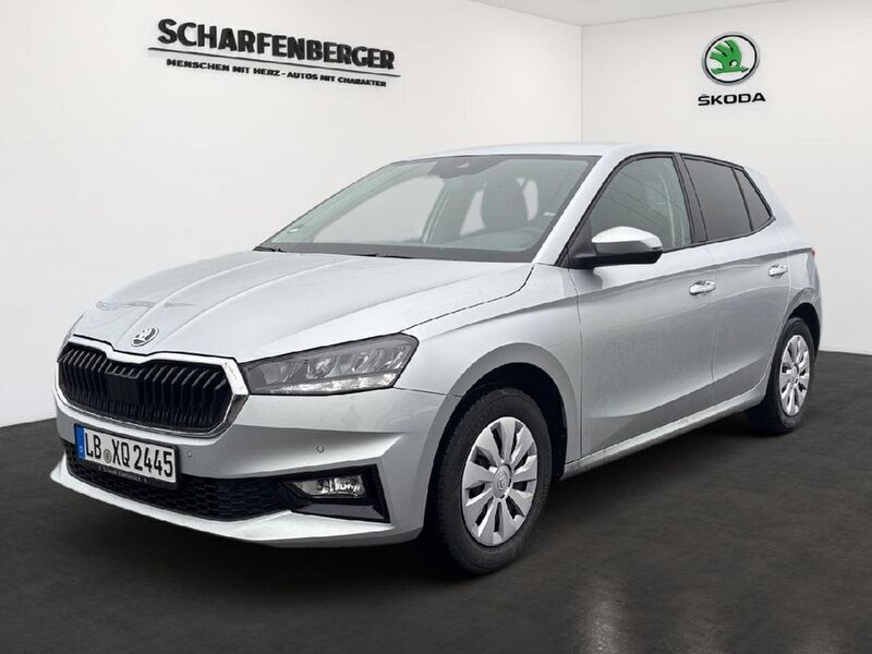 Brilliantsilber metallic Gebraucht 2024 Skoda Fabia Selection Kleinwagen | 18.290 € (Fairer Preis) - Bild 1/4