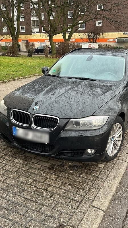 Gebraucht BMW 318 143 PS (105 kW) 2010 Schwarz Kombi