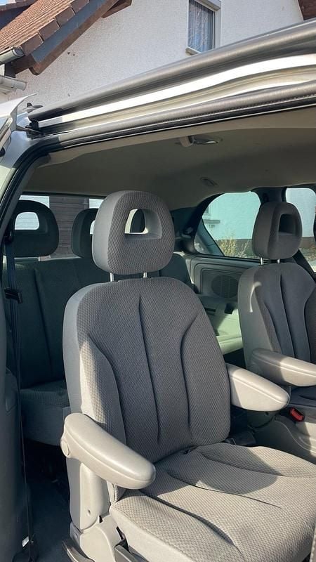 Gebraucht Chrysler Voyager 149 PS (109 kW) 2005 Silber Van / Kleinbus