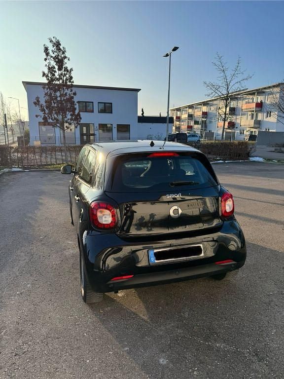 Gebraucht Smart ForFour 90 PS (66 kW) 2019 Schwarz Kleinwagen