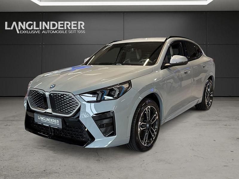 Brooklyn grau metallic Gebraucht 2025 BMW iX2 M Sport SUV | 49.900 € (Superpreis) - Bild 1/3