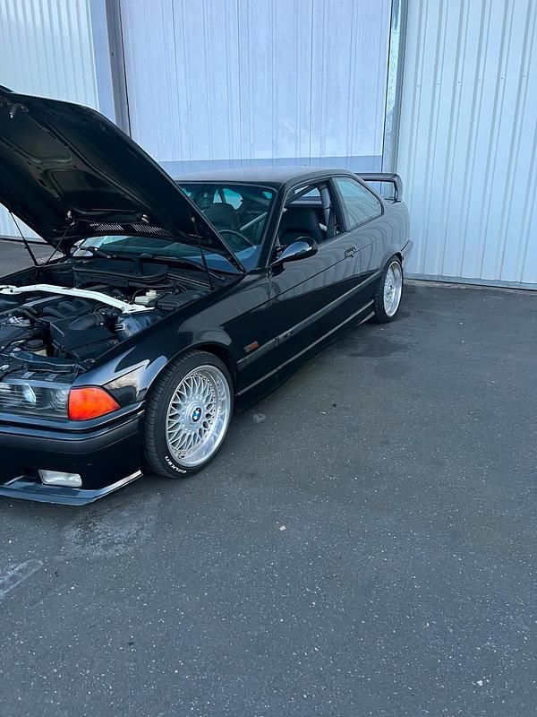 Schwarz Gebraucht 1995 BMW 328 Coupé | 15.800 € - Bild 1/4