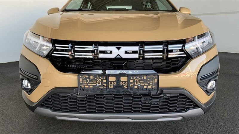 Neu Dacia Sandero Expression 91 PS (66 kW) 2025 Beige Kleinwagen