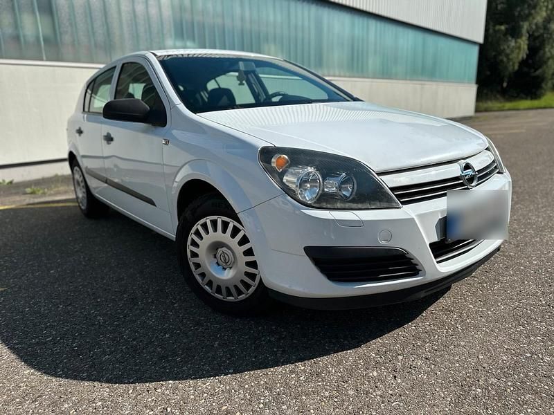 Weiß Gebraucht 2005 Opel Astra Kleinwagen | 2.300 € - Bild 1/4