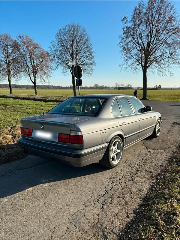 Gebraucht BMW 525 192 PS (141 kW) 1993 Grau Limousine