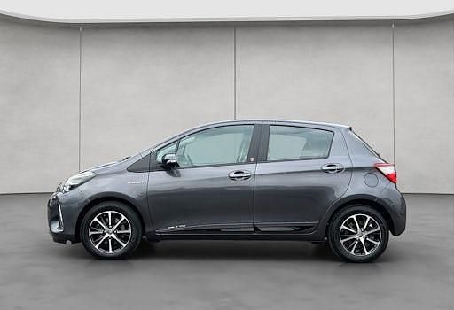 Gebraucht Toyota Yaris Hybrid Team 100 PS (73 kW) 2019 Grau Limousine